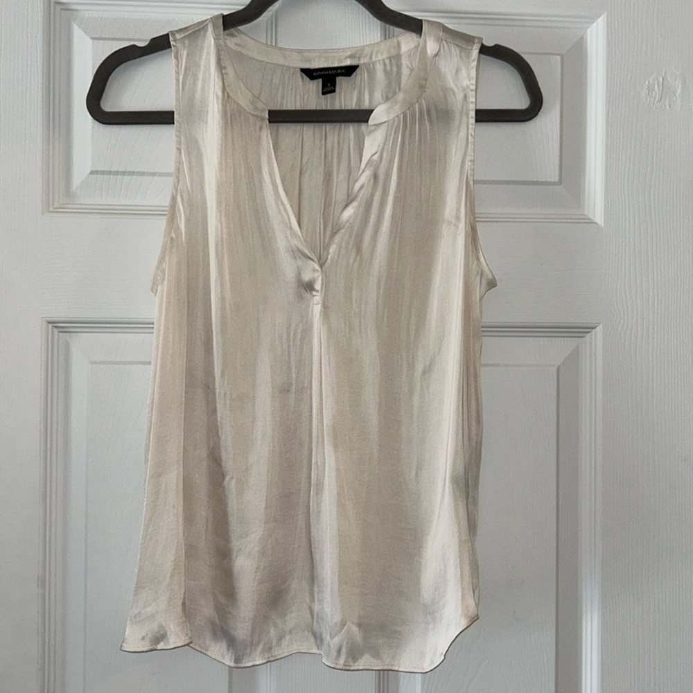 Banana Republic silk like tank size small cream color